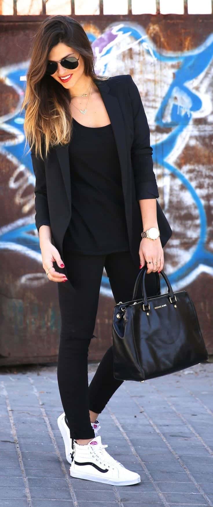 black sporty outfit look