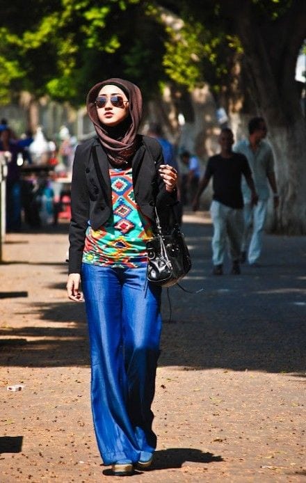 Bagaimana cara memakai hijab dengan celana palazzo?  (20)