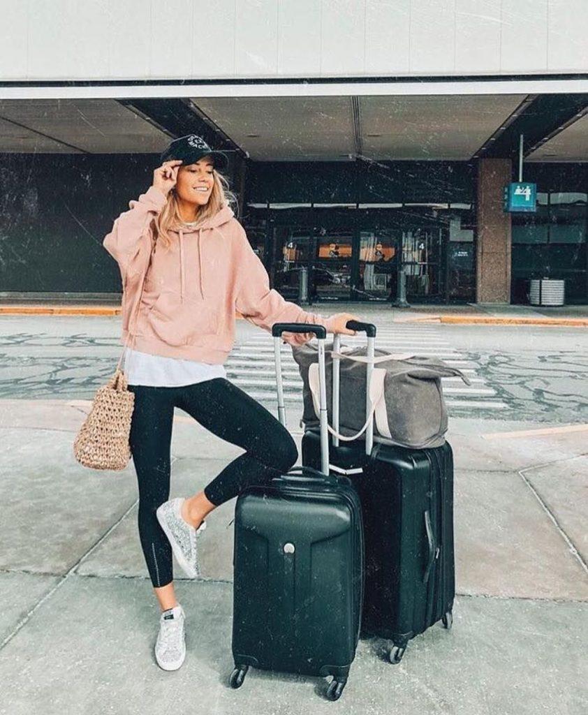 Cute Outfits To Wear At Airport-18 Best Airport Styling Tips