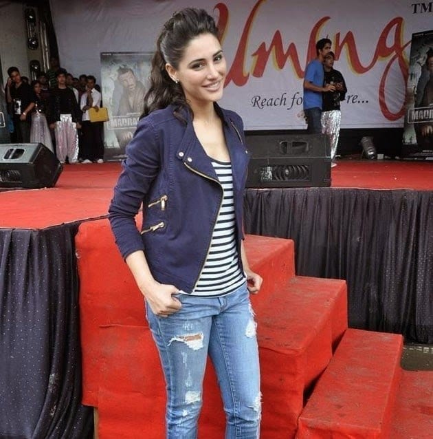 indian actresses in ripped jeans (4)