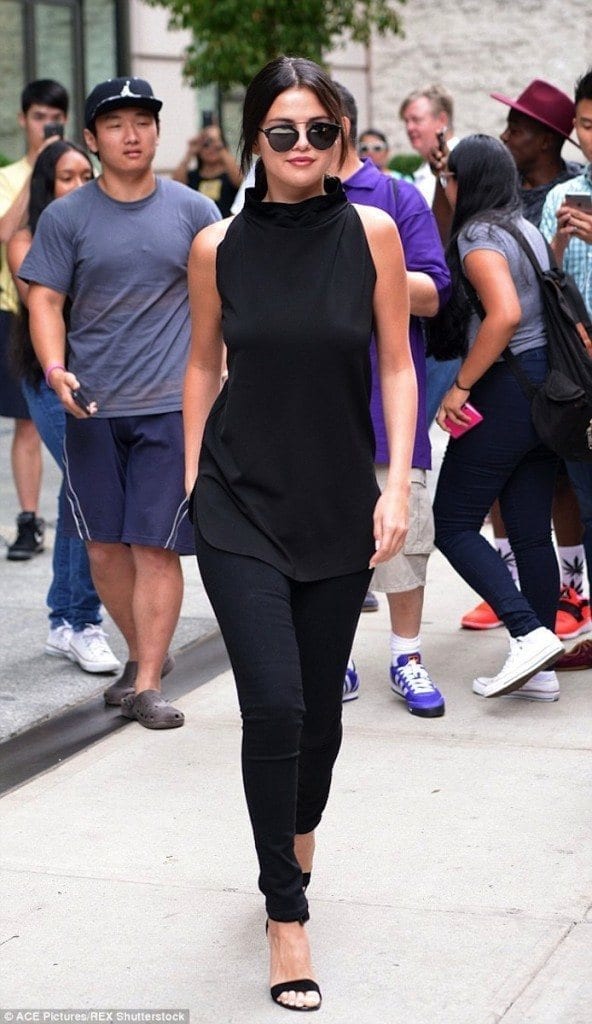 Selena Gomez Outfits-25 Best Dressing Styles of Selena to Copy