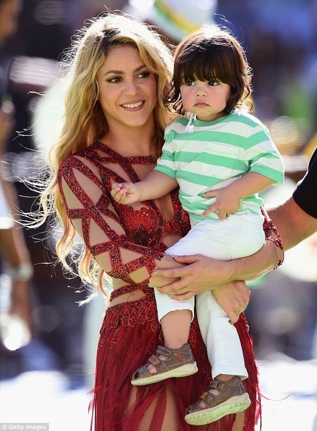 Shakira Outfits 25 Best Dressing Styles of Shakira to Copy