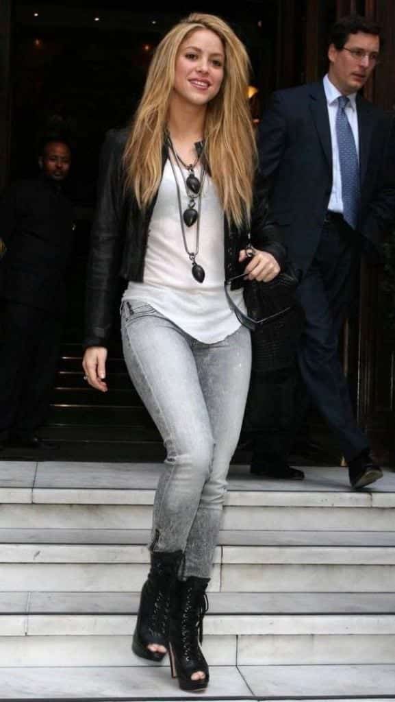 Shakira Outfits - 25 Best Dressing Styles of Shakira to Copy