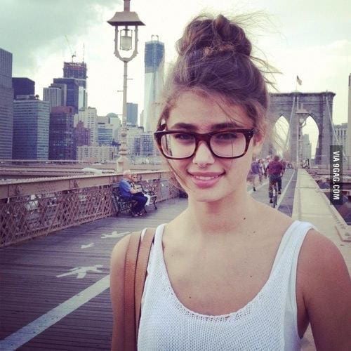 37 Cute Hairstyles for Women with Glasses this Year