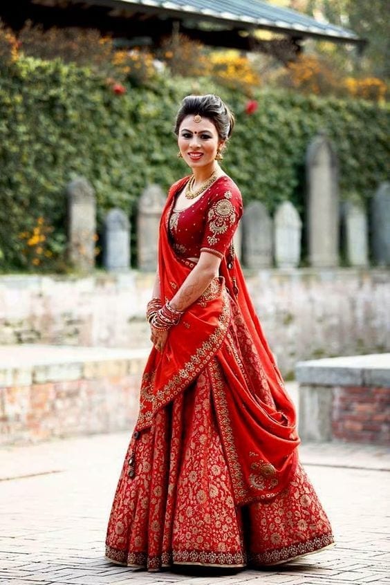How to Wear Bridal Lehenga Dupatta in 10 Different Styles