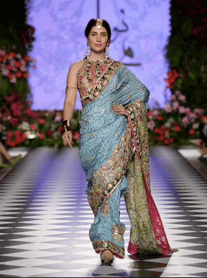 20 Latest Sarees for Mothers of The Bride Groom to Wear