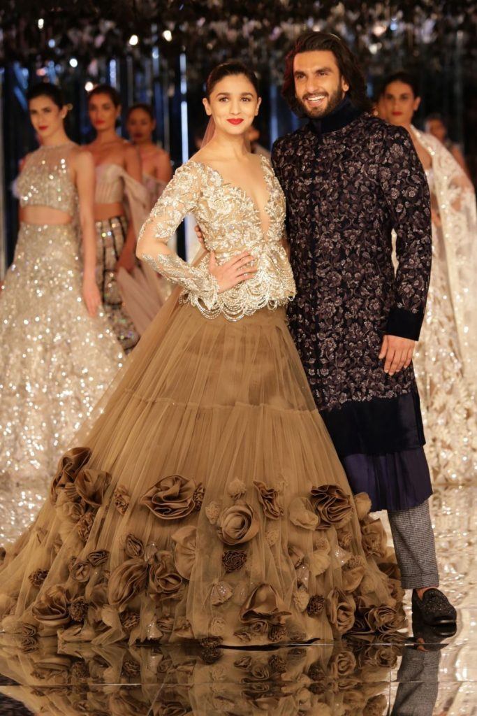 15 Latest Manish Malhotra Wedding Dresses for 2022 Brides