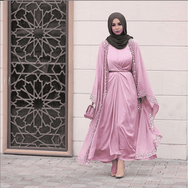 Best Ideas To Wear Gown With Hijab For Women (7)