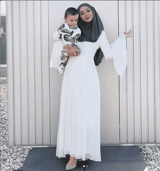 Best Ideas To Wear Gown With Hijab For Women (6)