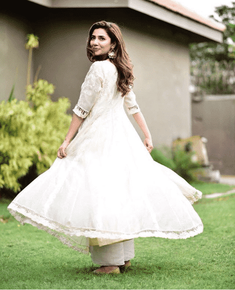 24 Ways to Wear All White Outfits Like Pakistani Celebrities