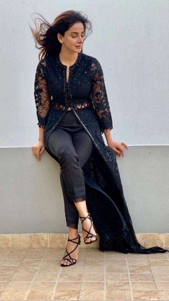 14 Stylish All Black Outfits Worn By Pakistani Celebrities