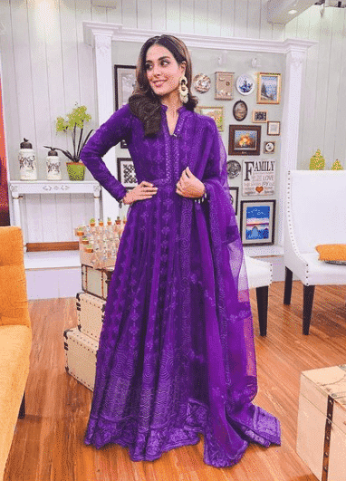 purple outfit of Iqra
