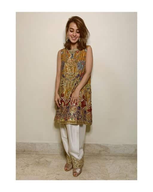 traditional outfits of Iqra Aziz