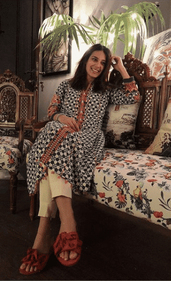 Iqra Aziz Outfits - 17 of Iqra Aziz's Best Dresses Ever