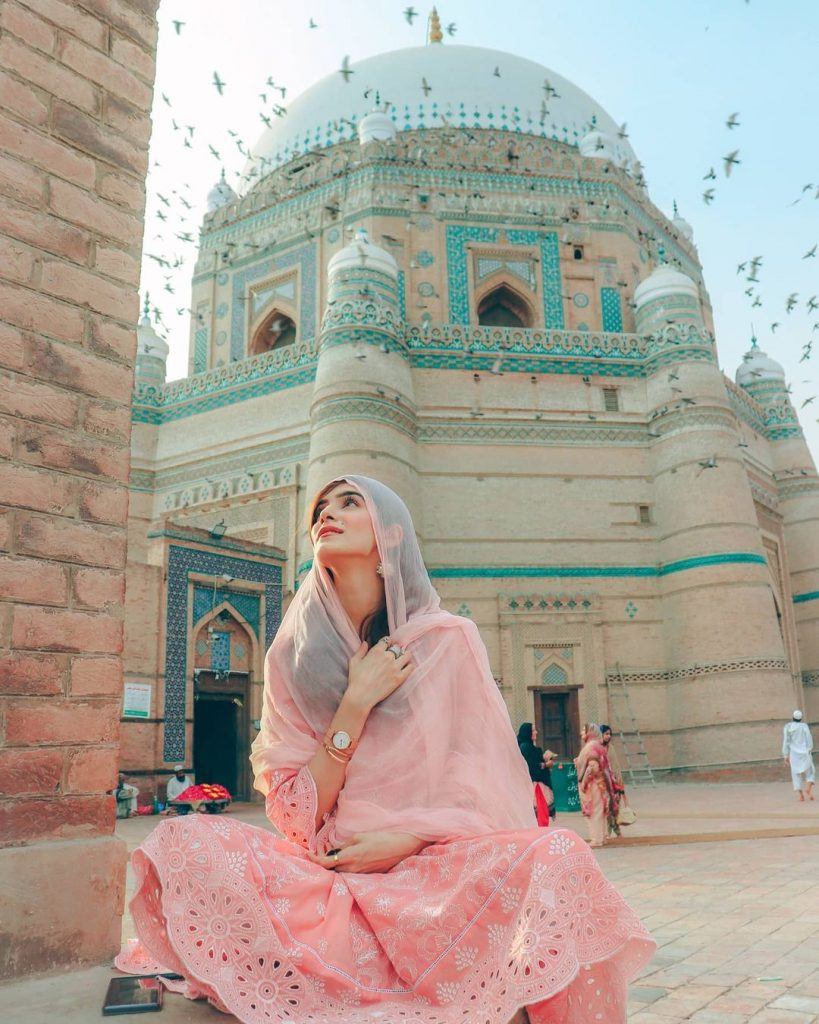 14 Best Pakistani Celebrity Ramadan Outfits to Inspire You