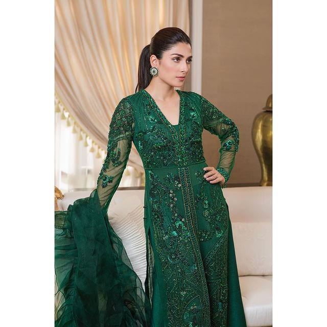 30 Best Outfits of Ayeza Khan Dress Like Ayeza Khan