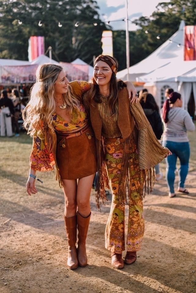 13 Ideas on How to Wear 70s Fashion Outfits for Women in 2022