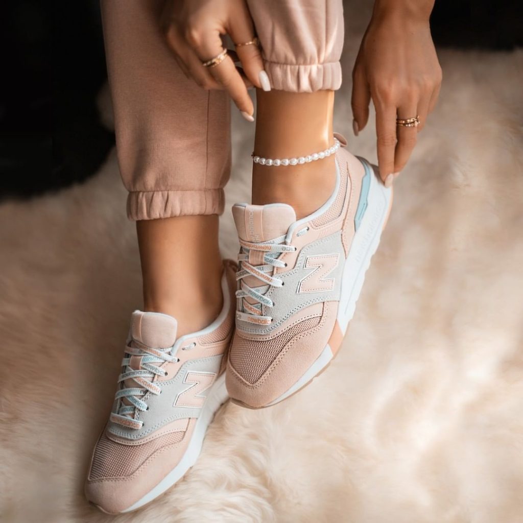 Outfit With Pink Sneakers- 20 Ways To Wear Pink Sneakers