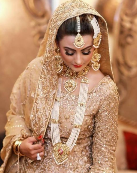 7 Top Pakistani Makeup Artists for Brides 2022 - With Prices
