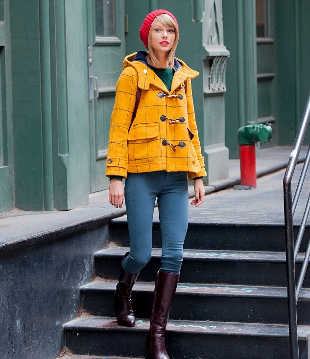 30 Best Taylor Swift Outfits to Copy This Year: 2023 Edition