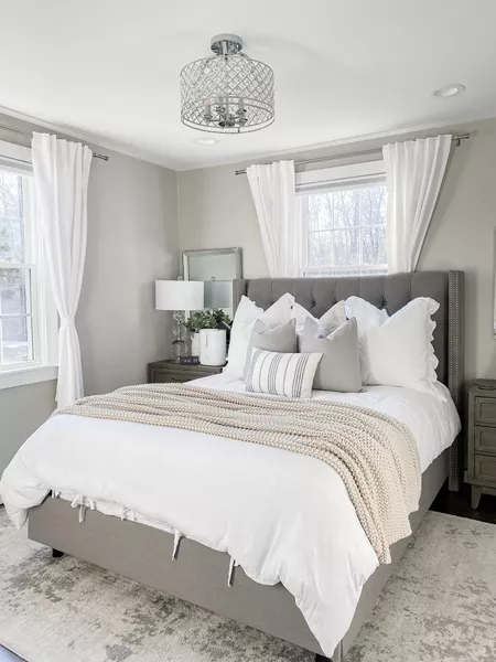 26 Small Bedroom Decor Ideas That Are Practical Aesthetic