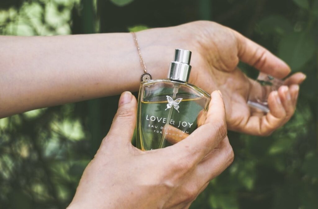 9 Best Indian Perfume Brands (For Men and Women)